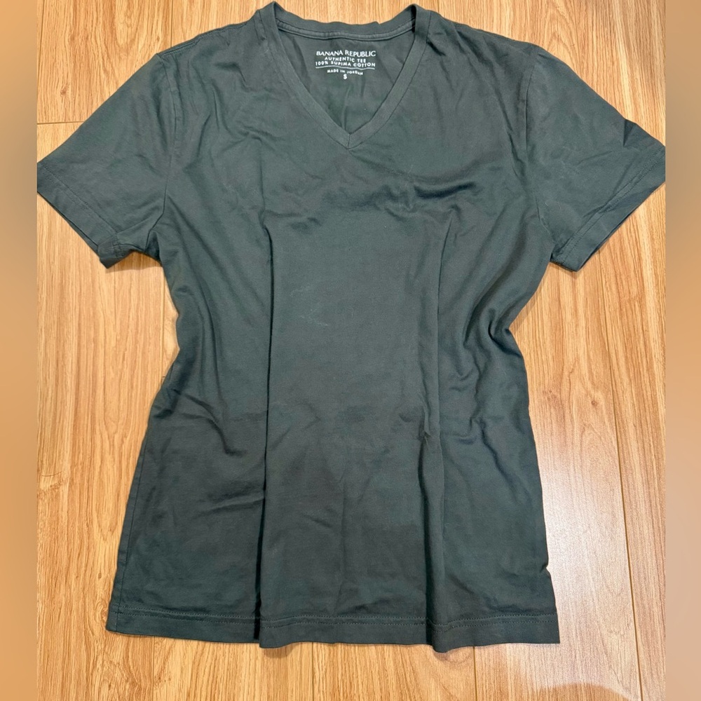 Banana Republic Women's Charcoal V-Neck Tee